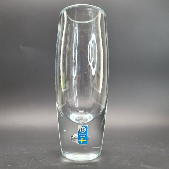 Bergdala Sweden Leaded Crystal Vase Heavy Glass Bud Vase JJ1584 - Picture 2 of 6